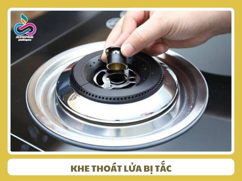 khe thoat lua bi tac gay muoi den